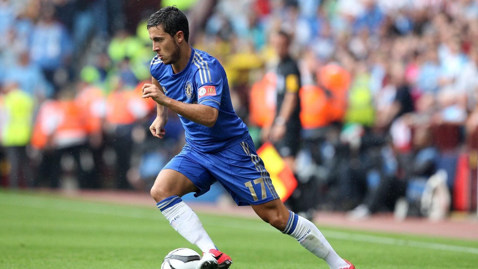 C罗在RNG比赛中锐不可当，险胜引发热议！引发球迷热议