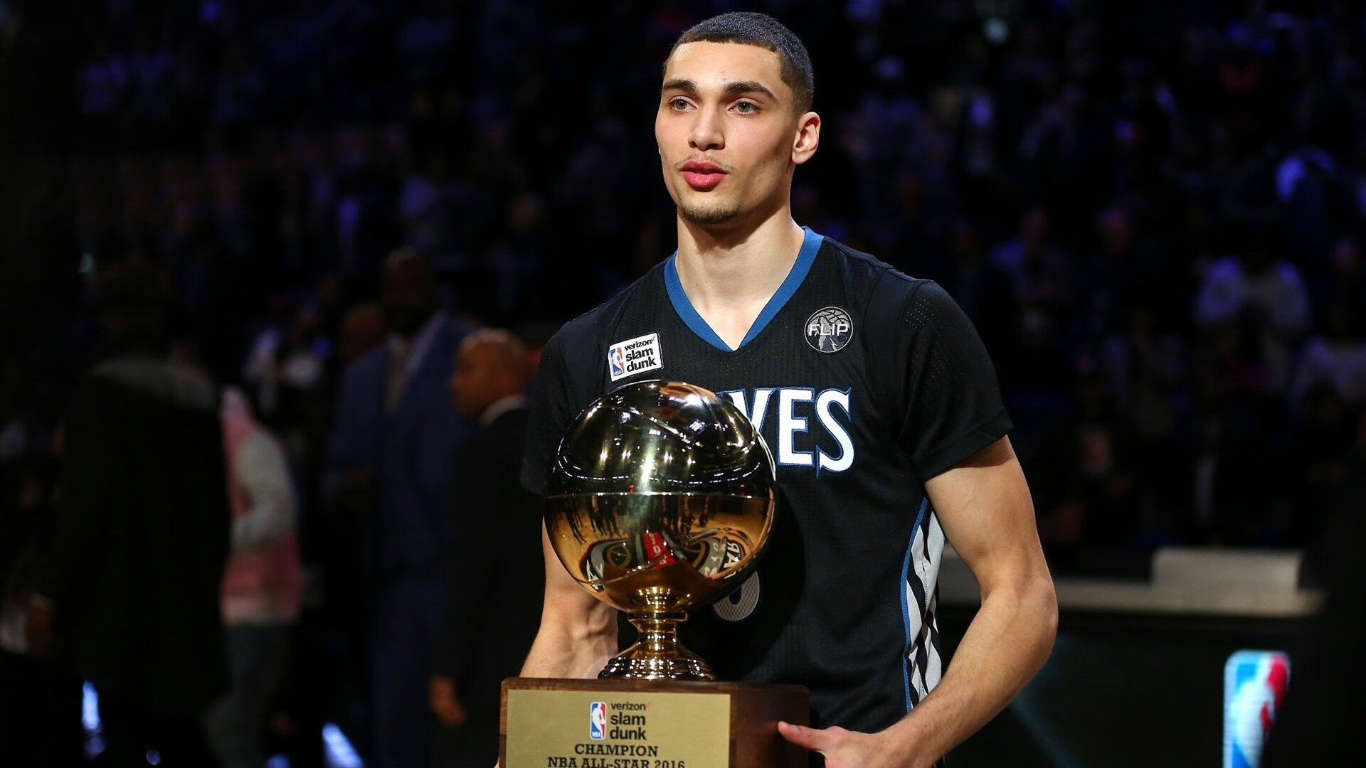 hth体育官方入口-阿扎伦卡回归赛场，问鼎冠军首场状态亮眼，拜仁观众沸腾！